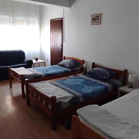 Apartmani Banatski Konak Zrenjanin Buitenkant foto