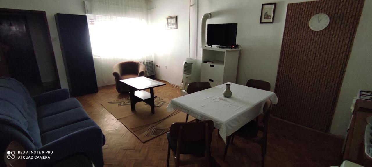 Apartmani Banatski Konak Zrenjanin Buitenkant foto