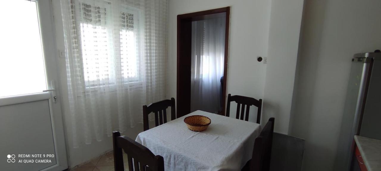 Apartmani Banatski Konak Zrenjanin Buitenkant foto