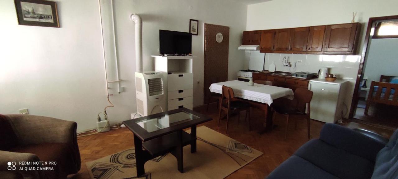 Apartmani Banatski Konak Zrenjanin Buitenkant foto