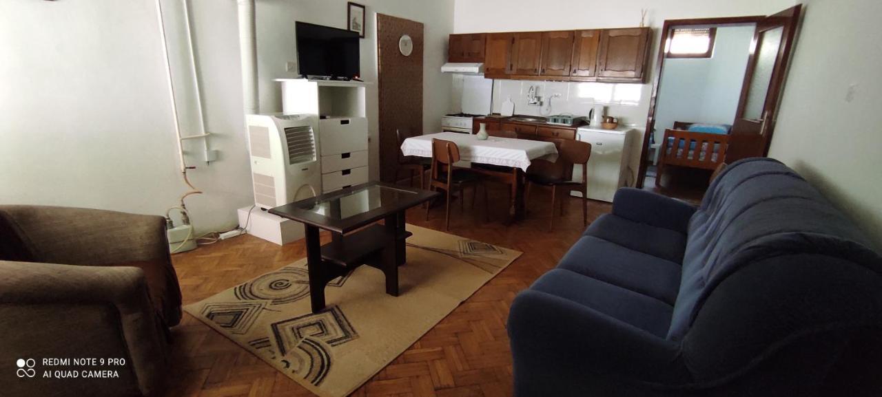 Apartmani Banatski Konak Zrenjanin Buitenkant foto